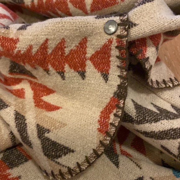 Aztec Pattern Poncho - Picture 7 of 7